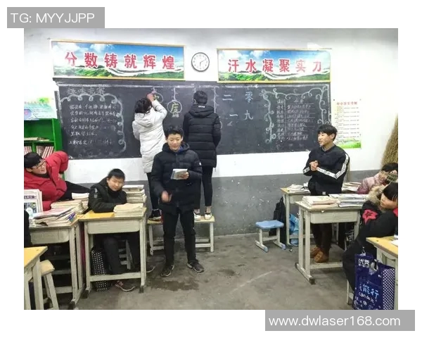 课间足球场上的小明星们如何在下课后展现他们的激情与才华