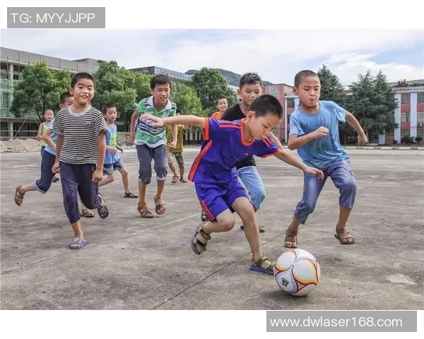 时代少年团携手足球明星共同演绎青春梦想与激情赛场的精彩瞬间